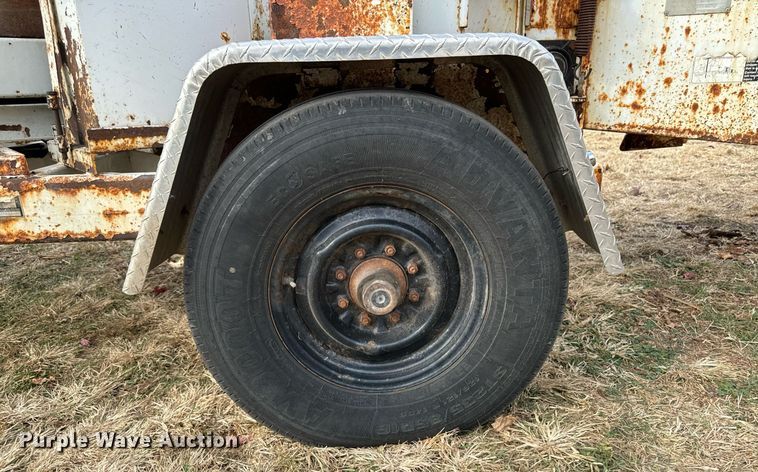 image for item EG6856 2007 Altec D C1217 wood chipper