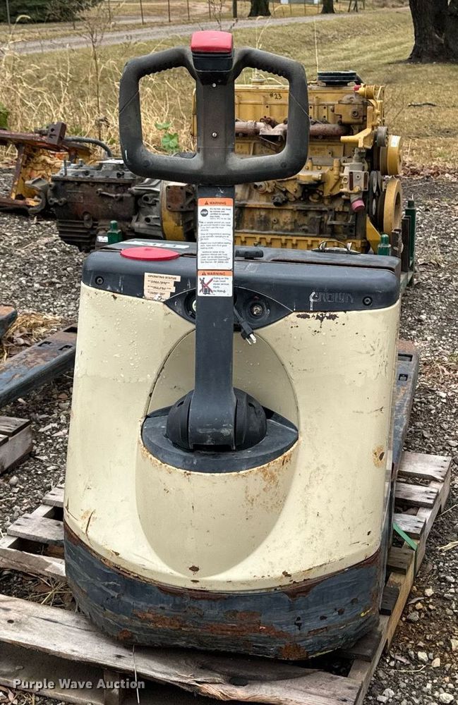 image for item EG6863 (3) pallet jacks