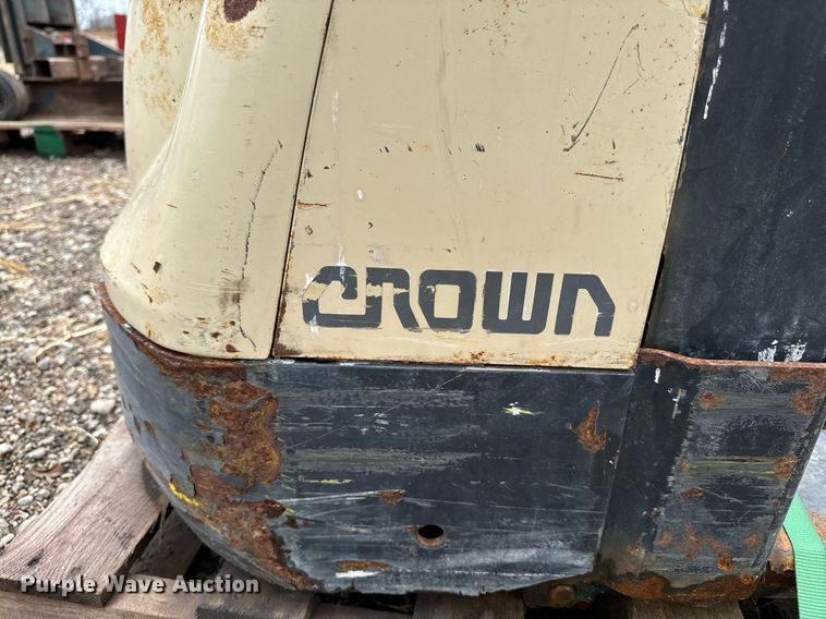 image for item EG6863 (3) pallet jacks