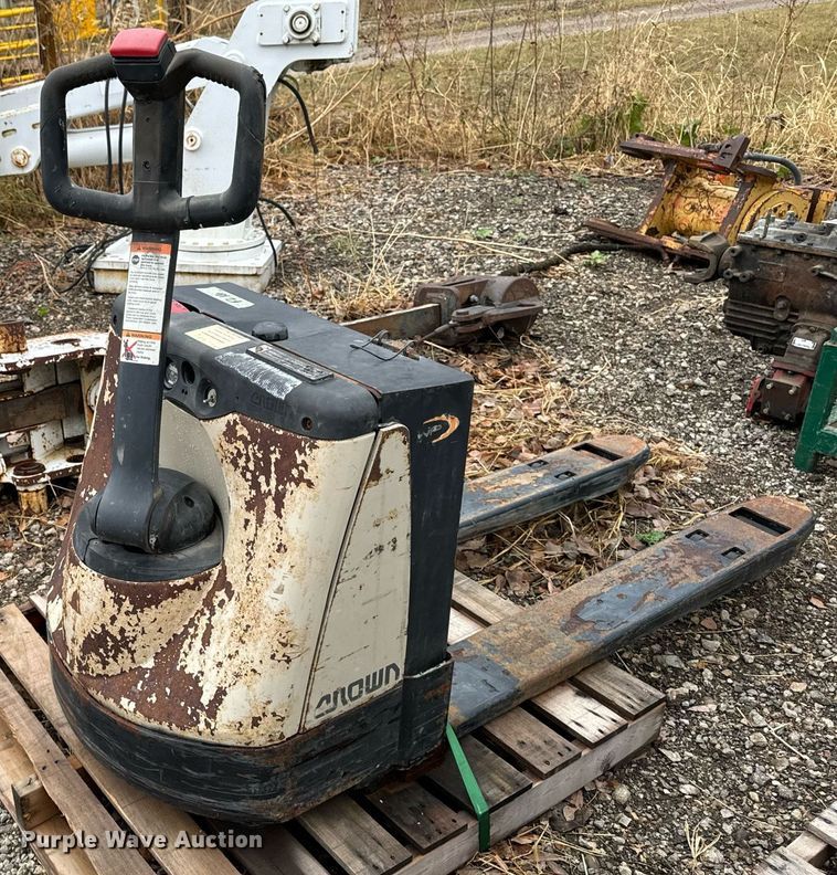 image for item EG6863 (3) pallet jacks