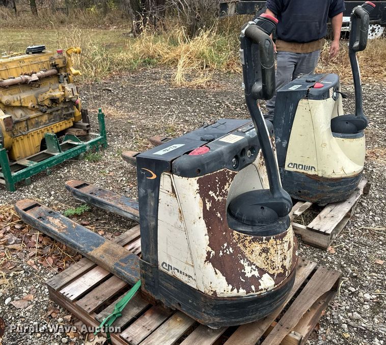 image for item EG6863 (3) pallet jacks