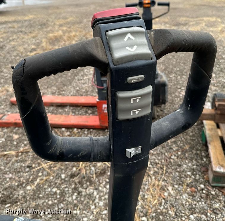 image for item EG6863 (3) pallet jacks