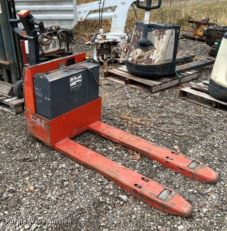 image for item EG6863 (3) pallet jacks