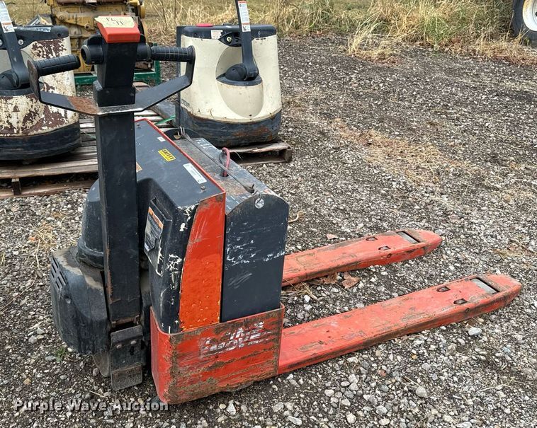 image for item EG6863 (3) pallet jacks