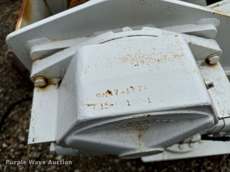 image for item EG6869 Service truck crane