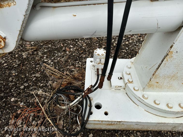 image for item EG6869 Service truck crane