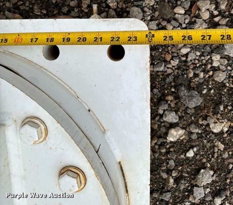 image for item EG6869 Service truck crane