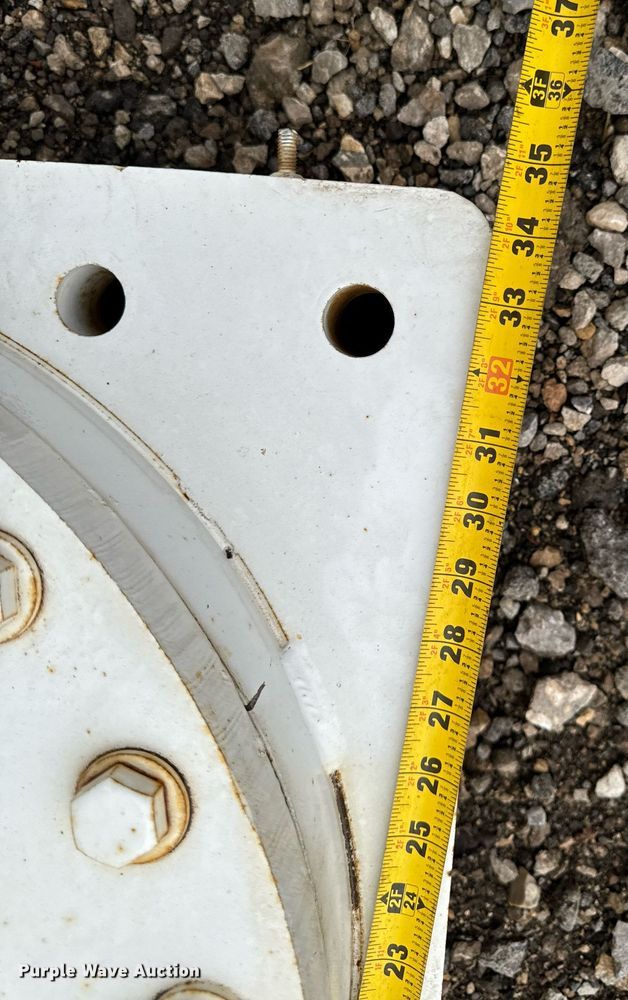 image for item EG6869 Service truck crane