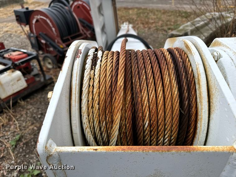 image for item EG6869 Service truck crane