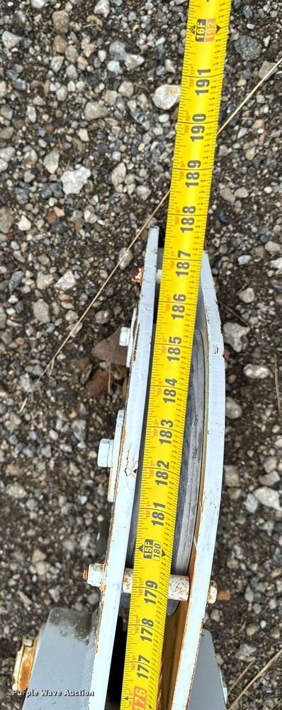 image for item EG6869 Service truck crane