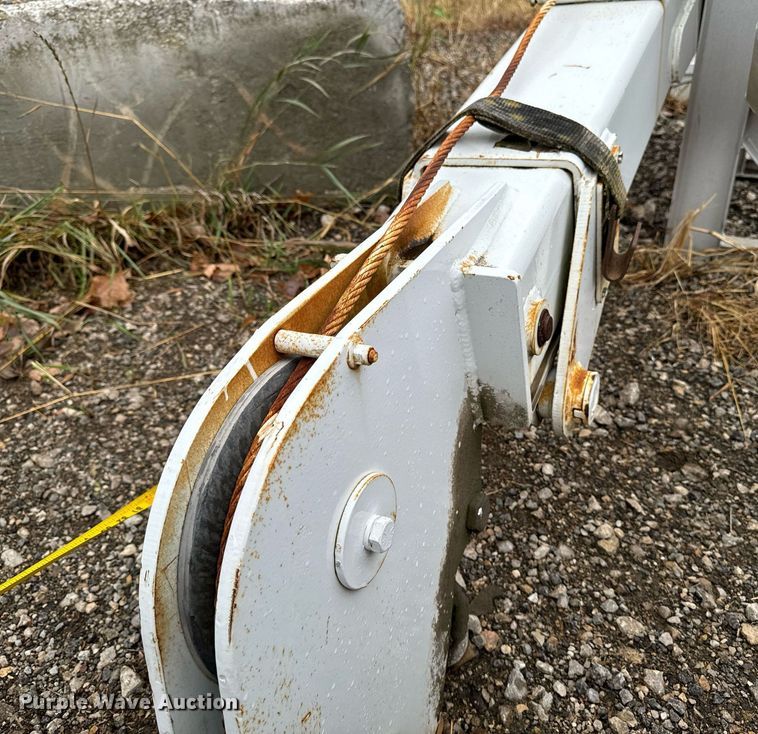 image for item EG6869 Service truck crane