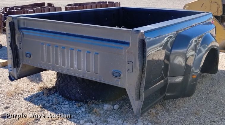 image for item EG9955 Ford F350 pickup truck bed