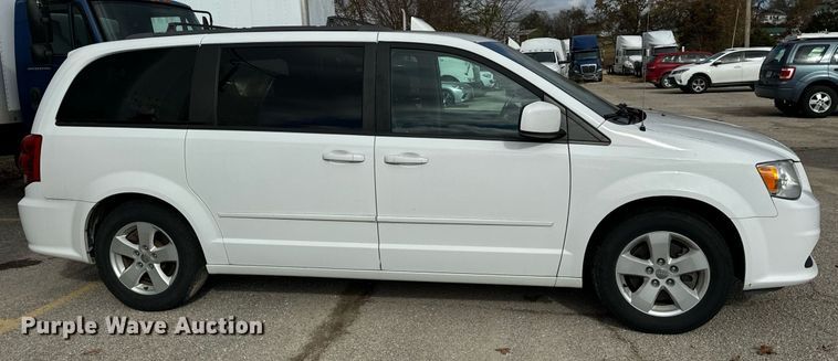 image for item EH7244 2016 Dodge Grand Caravan SXT van