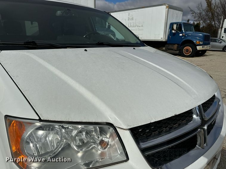 image for item EH7244 2016 Dodge Grand Caravan SXT van