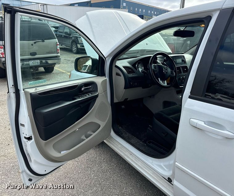 image for item EH7244 2016 Dodge Grand Caravan SXT van
