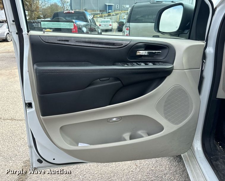 image for item EH7244 2016 Dodge Grand Caravan SXT van
