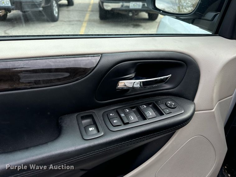 image for item EH7244 2016 Dodge Grand Caravan SXT van