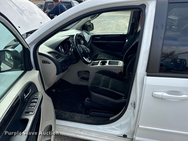 image for item EH7244 2016 Dodge Grand Caravan SXT van