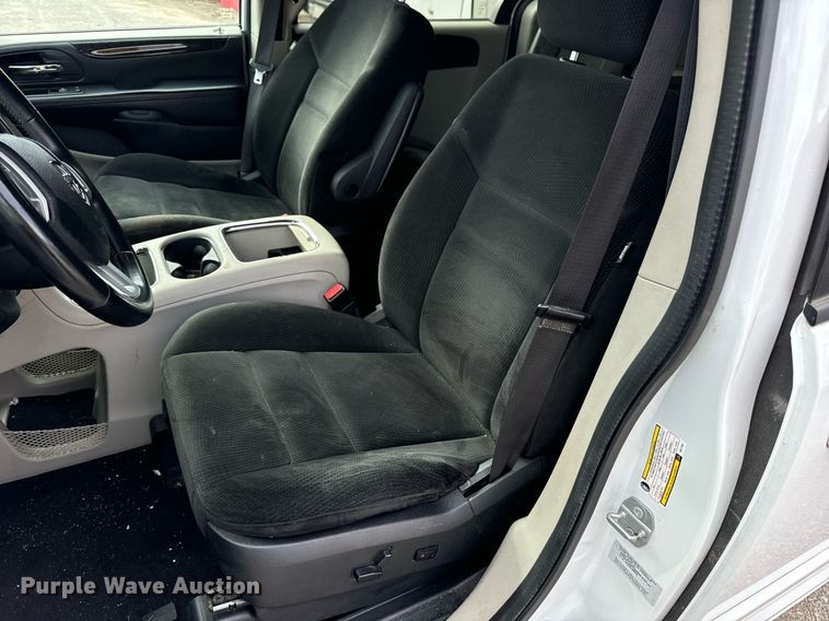 image for item EH7244 2016 Dodge Grand Caravan SXT van