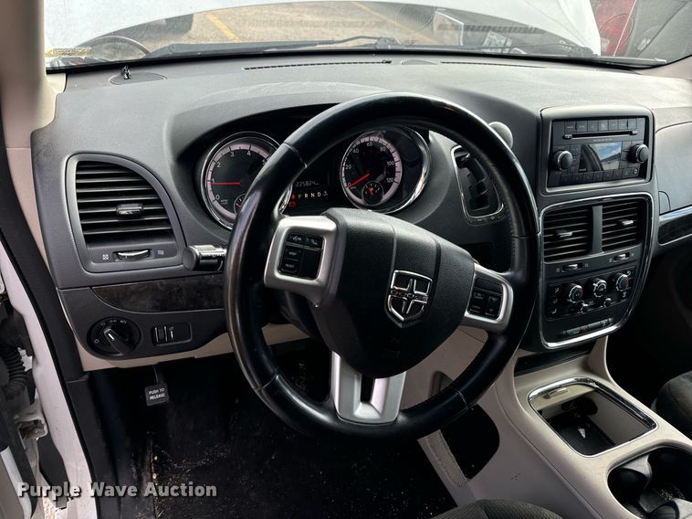image for item EH7244 2016 Dodge Grand Caravan SXT van