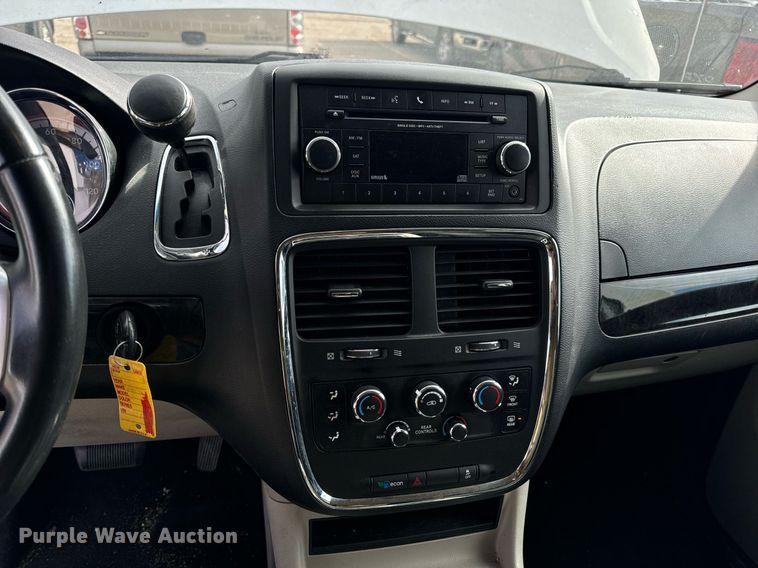 image for item EH7244 2016 Dodge Grand Caravan SXT van