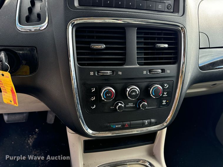 image for item EH7244 2016 Dodge Grand Caravan SXT van