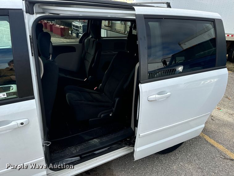 image for item EH7244 2016 Dodge Grand Caravan SXT van