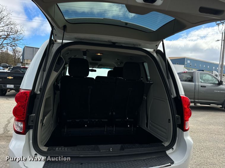 image for item EH7244 2016 Dodge Grand Caravan SXT van