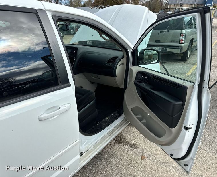 image for item EH7244 2016 Dodge Grand Caravan SXT van