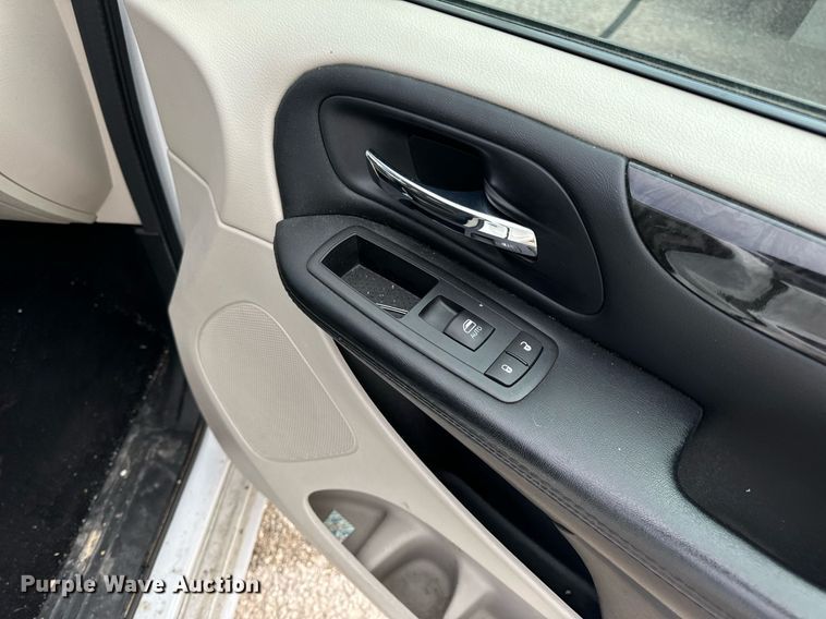 image for item EH7244 2016 Dodge Grand Caravan SXT van