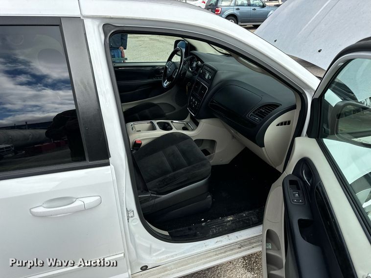 image for item EH7244 2016 Dodge Grand Caravan SXT van