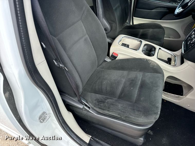 image for item EH7244 2016 Dodge Grand Caravan SXT van