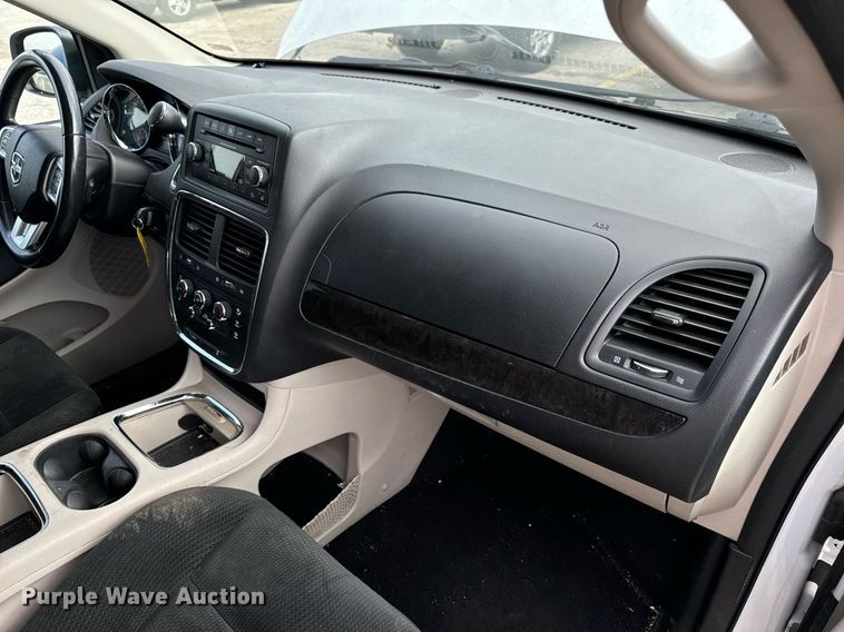 image for item EH7244 2016 Dodge Grand Caravan SXT van