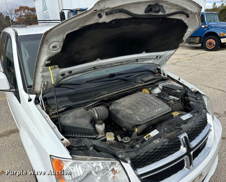 image for item EH7244 2016 Dodge Grand Caravan SXT van