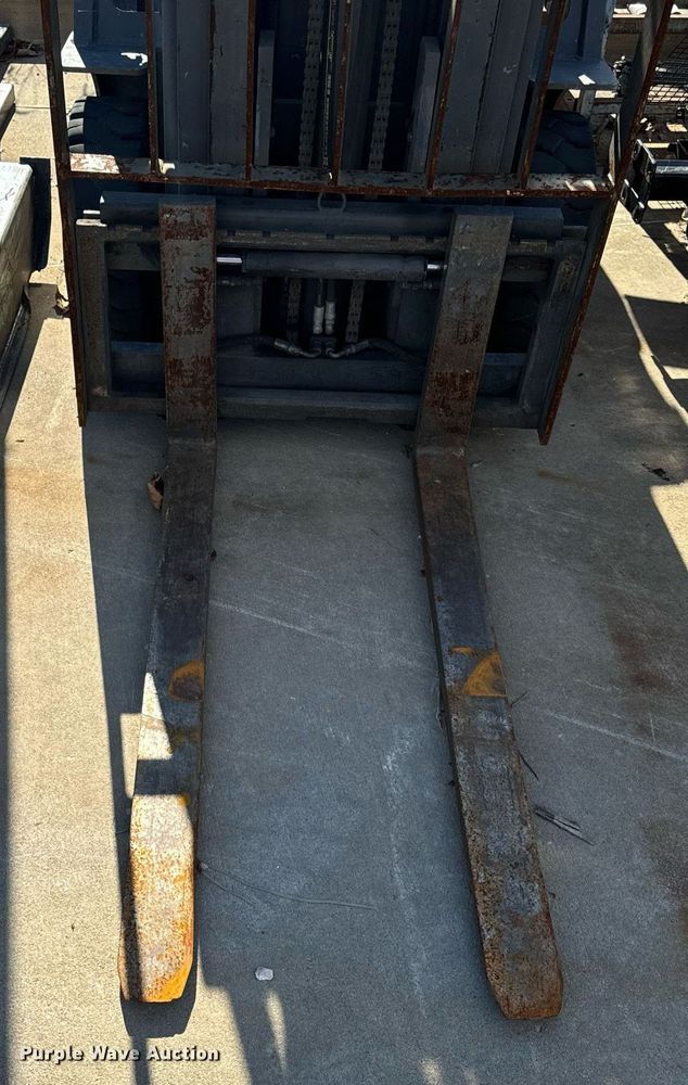 image for item EH7248 Tailift FG25C forklift