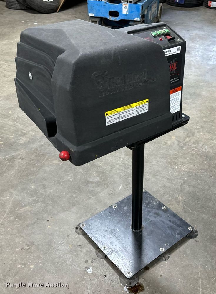 image for item EH7256 Red Devil The Classic 01410PB paint shaker