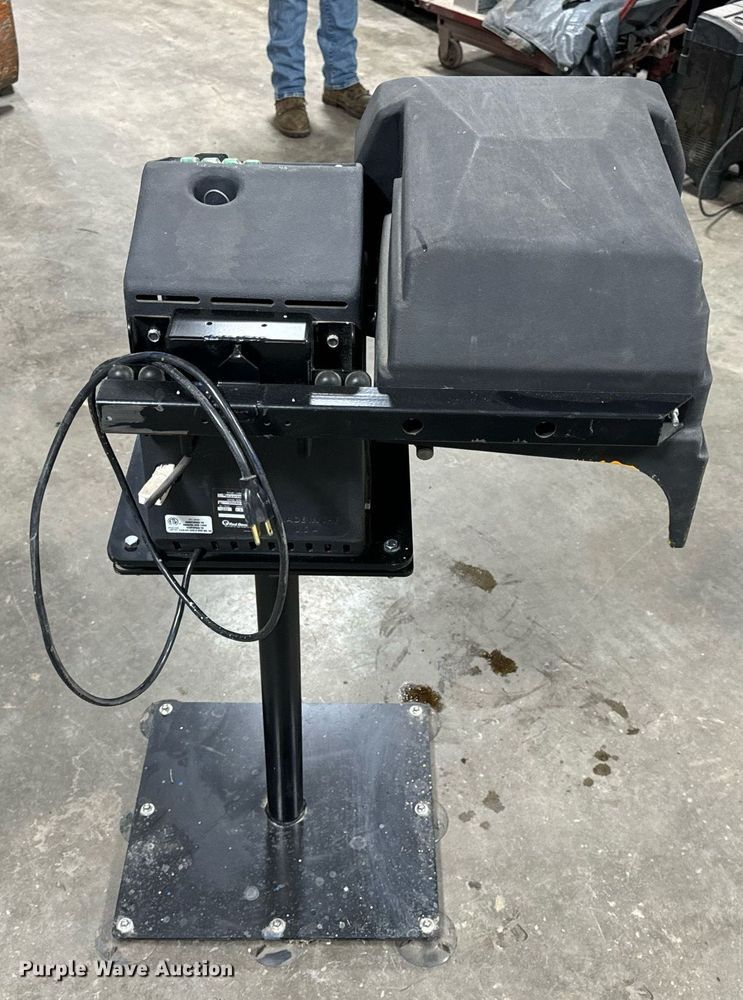 image for item EH7256 Red Devil The Classic 01410PB paint shaker