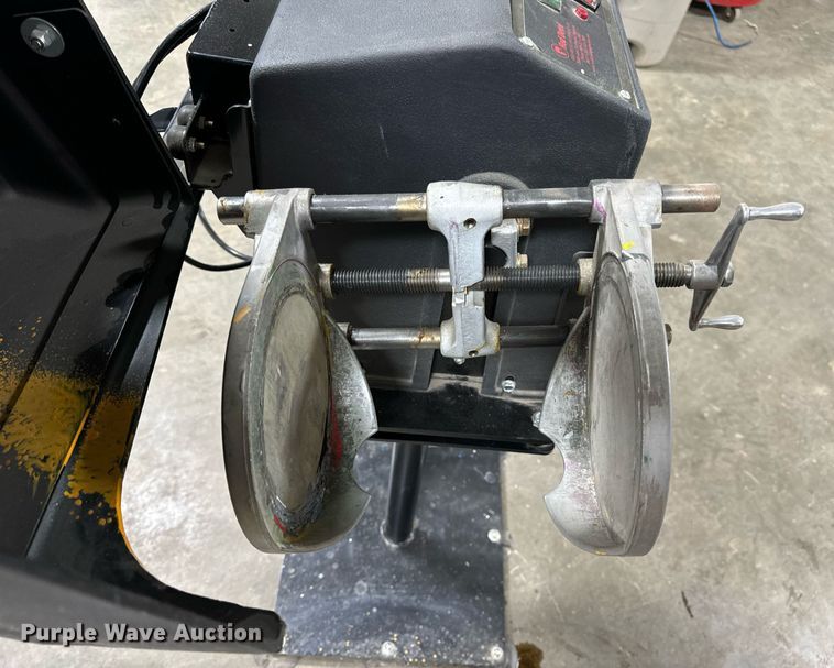 image for item EH7256 Red Devil The Classic 01410PB paint shaker