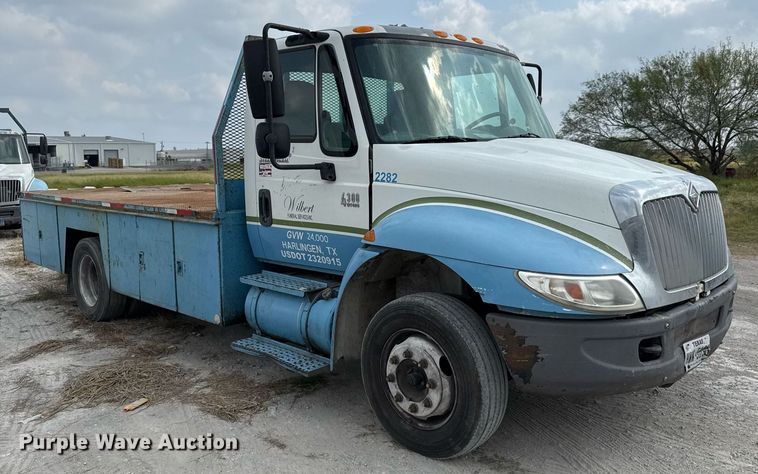 image for item EJ3175 2002 International MA025 flatbed truck