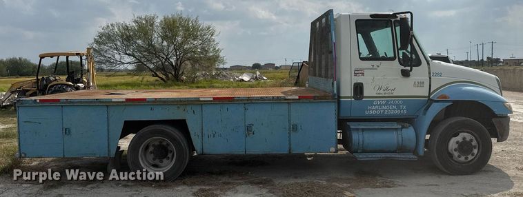 image for item EJ3175 2002 International MA025 flatbed truck