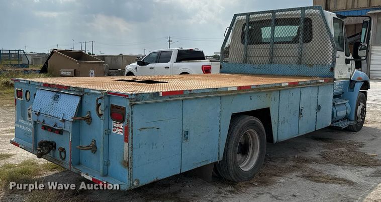 image for item EJ3175 2002 International MA025 flatbed truck