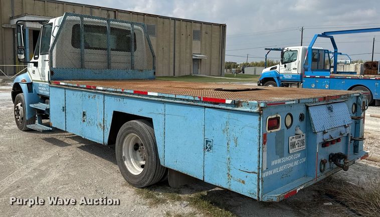 image for item EJ3175 2002 International MA025 flatbed truck