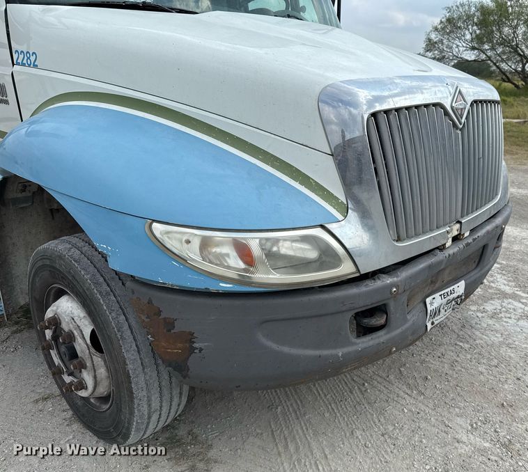 image for item EJ3175 2002 International MA025 flatbed truck