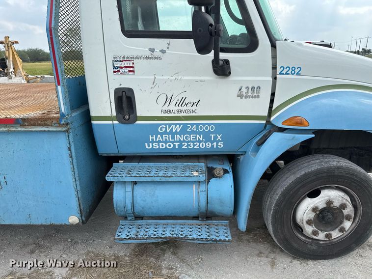 image for item EJ3175 2002 International MA025 flatbed truck