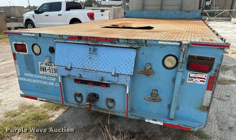 image for item EJ3175 2002 International MA025 flatbed truck