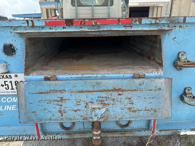 image for item EJ3175 2002 International MA025 flatbed truck