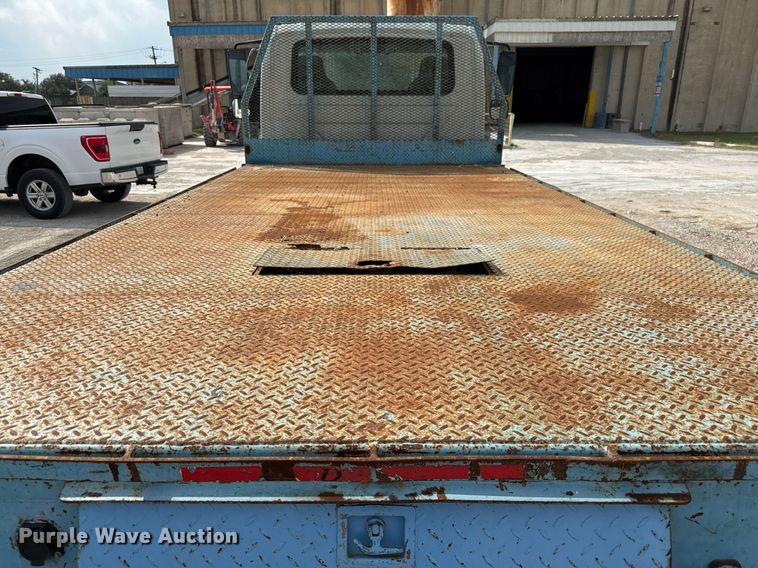 image for item EJ3175 2002 International MA025 flatbed truck
