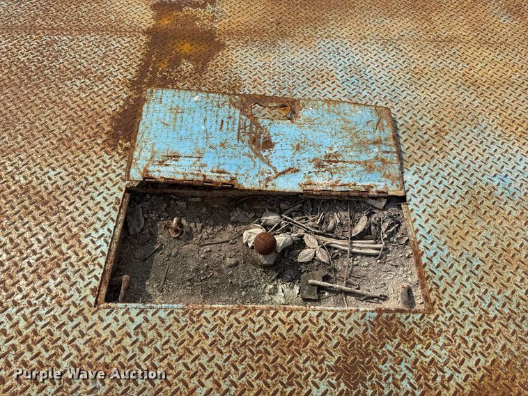 image for item EJ3175 2002 International MA025 flatbed truck