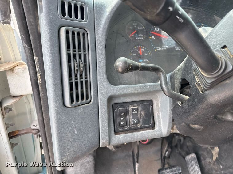 image for item EJ3175 2002 International MA025 flatbed truck