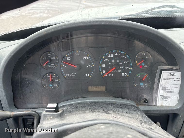 image for item EJ3175 2002 International MA025 flatbed truck